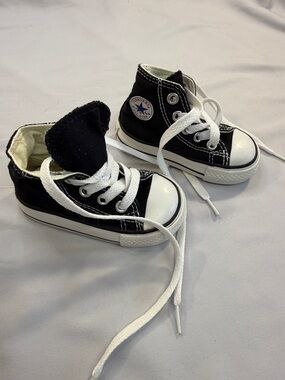 ⭐️ Converse - Chuck Taylor All Star Black high tops - Kids Size 3